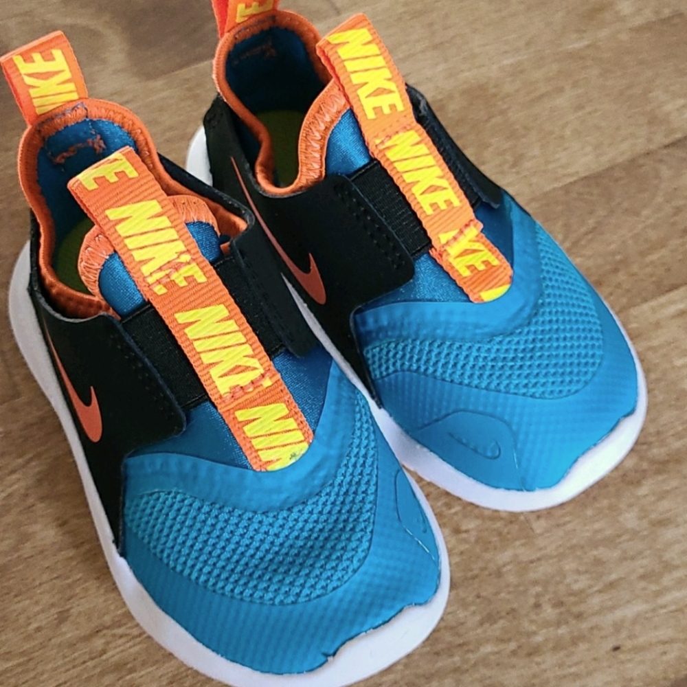 Nike flex baby sneakers